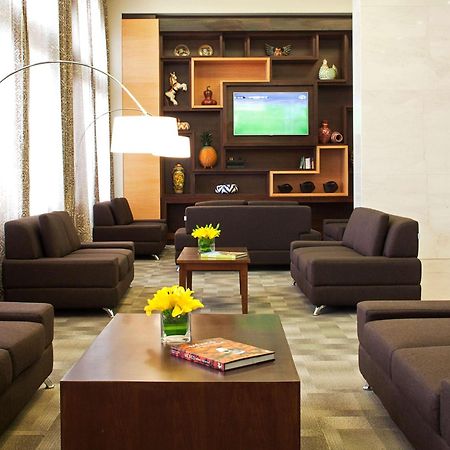 แฮมป์ตัน บาย ฮิลตัน ซิเลา-แอโรปวยร์โต บาคิโอ Hotel ภายนอก รูปภาพ