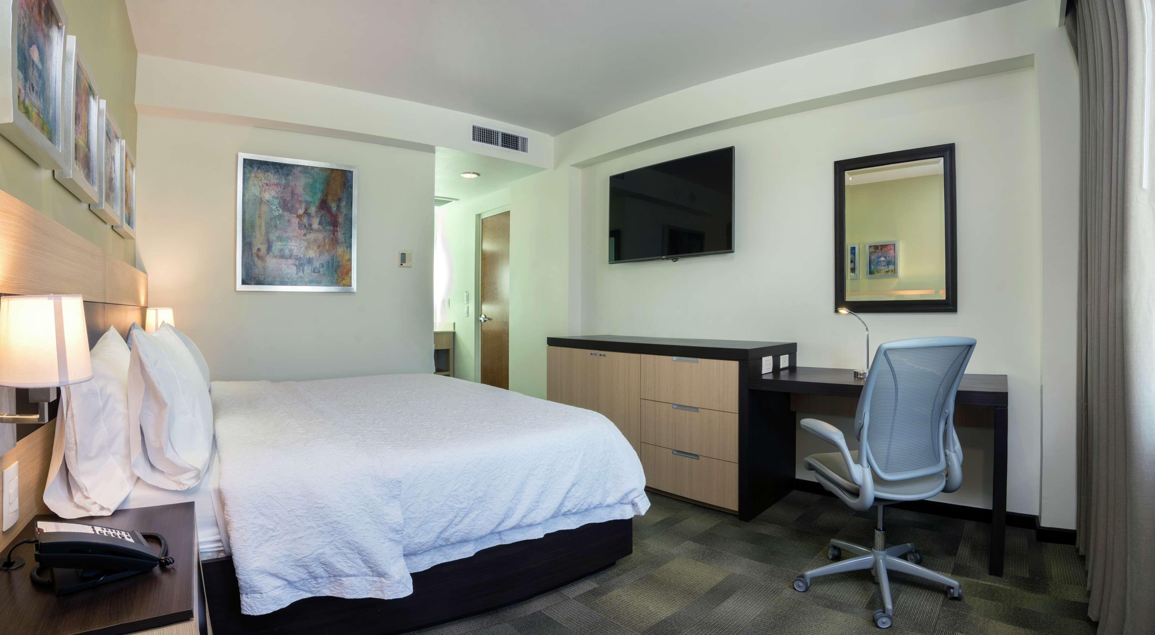 แฮมป์ตัน บาย ฮิลตัน ซิเลา-แอโรปวยร์โต บาคิโอ Hotel ภายนอก รูปภาพ