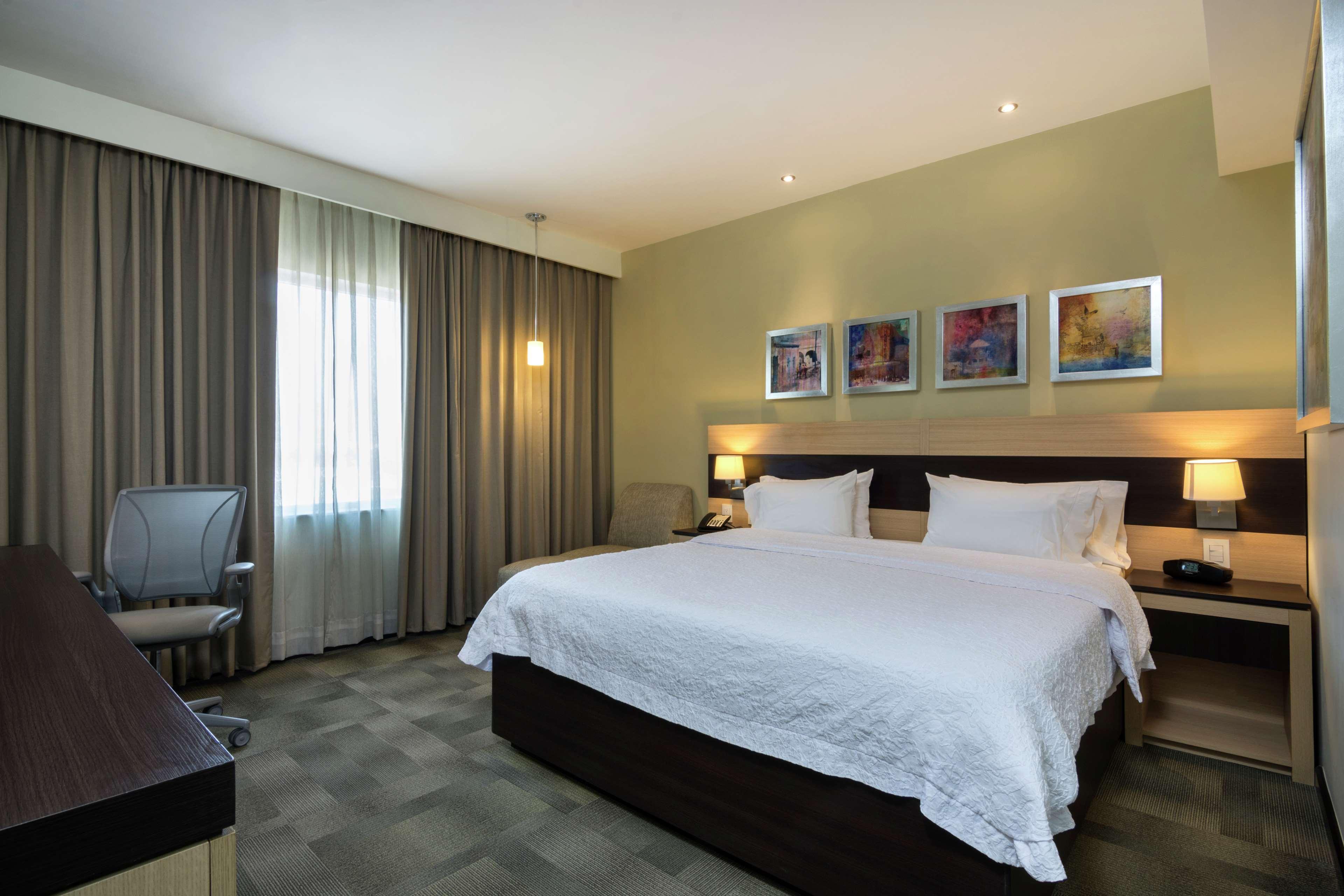 แฮมป์ตัน บาย ฮิลตัน ซิเลา-แอโรปวยร์โต บาคิโอ Hotel ภายนอก รูปภาพ
