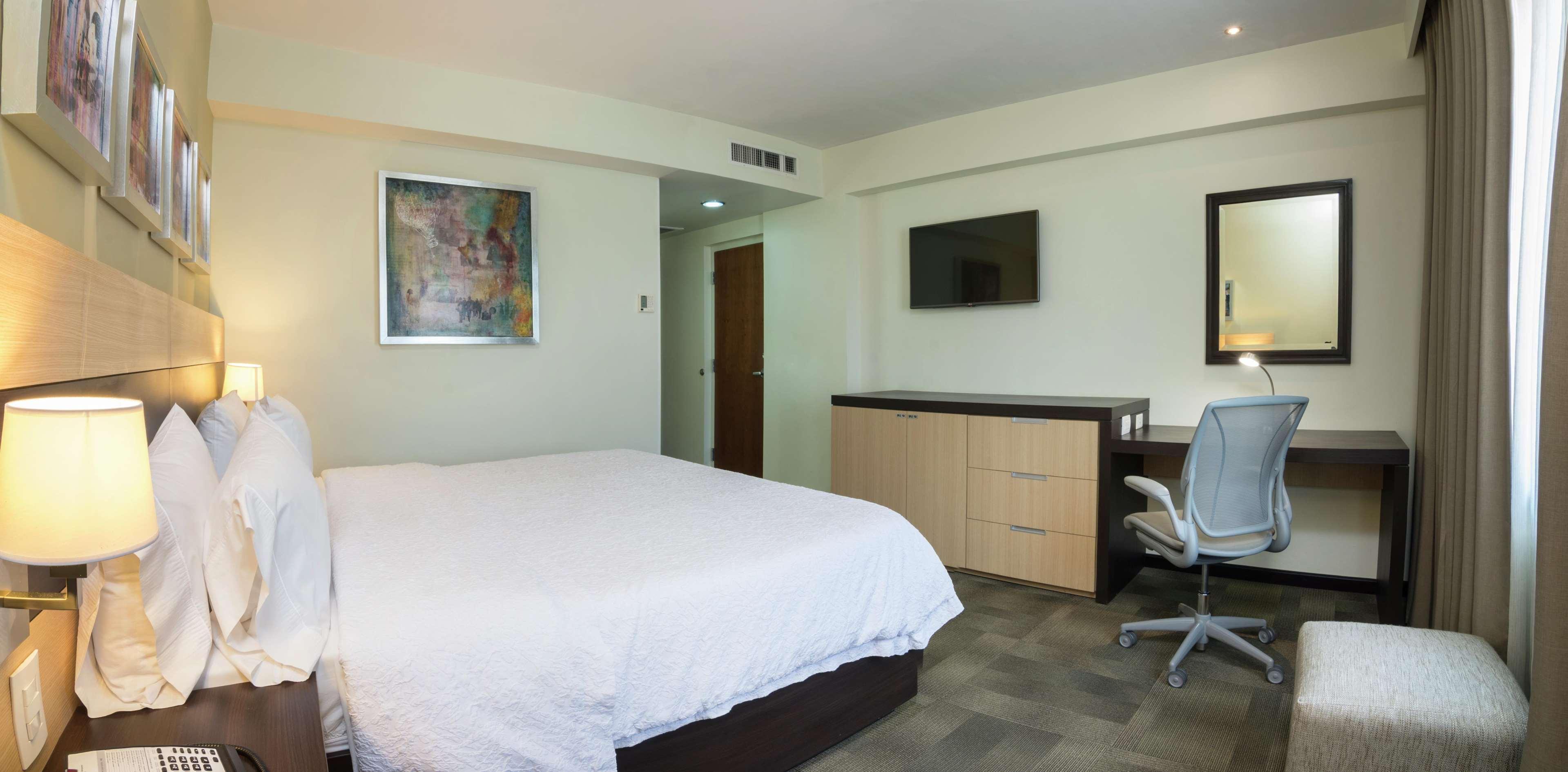 แฮมป์ตัน บาย ฮิลตัน ซิเลา-แอโรปวยร์โต บาคิโอ Hotel ภายนอก รูปภาพ