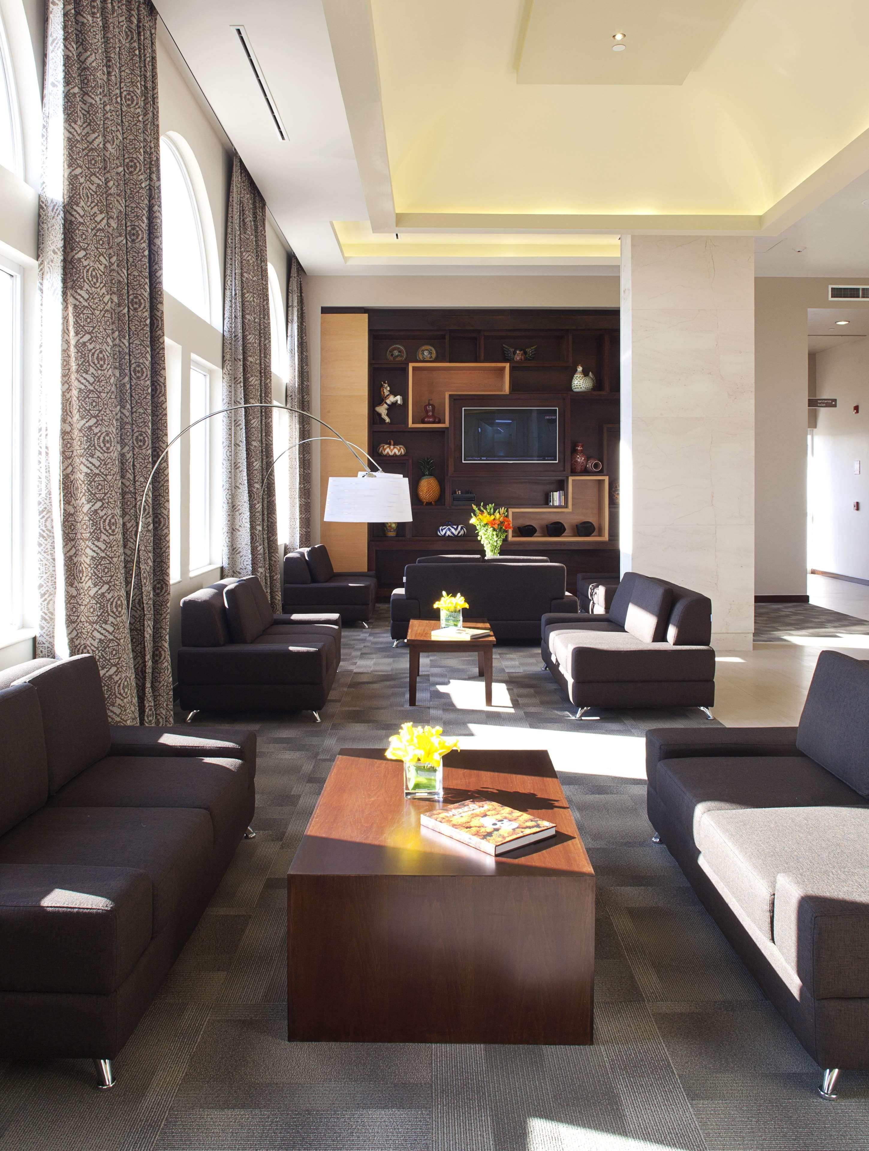 แฮมป์ตัน บาย ฮิลตัน ซิเลา-แอโรปวยร์โต บาคิโอ Hotel ภายนอก รูปภาพ
