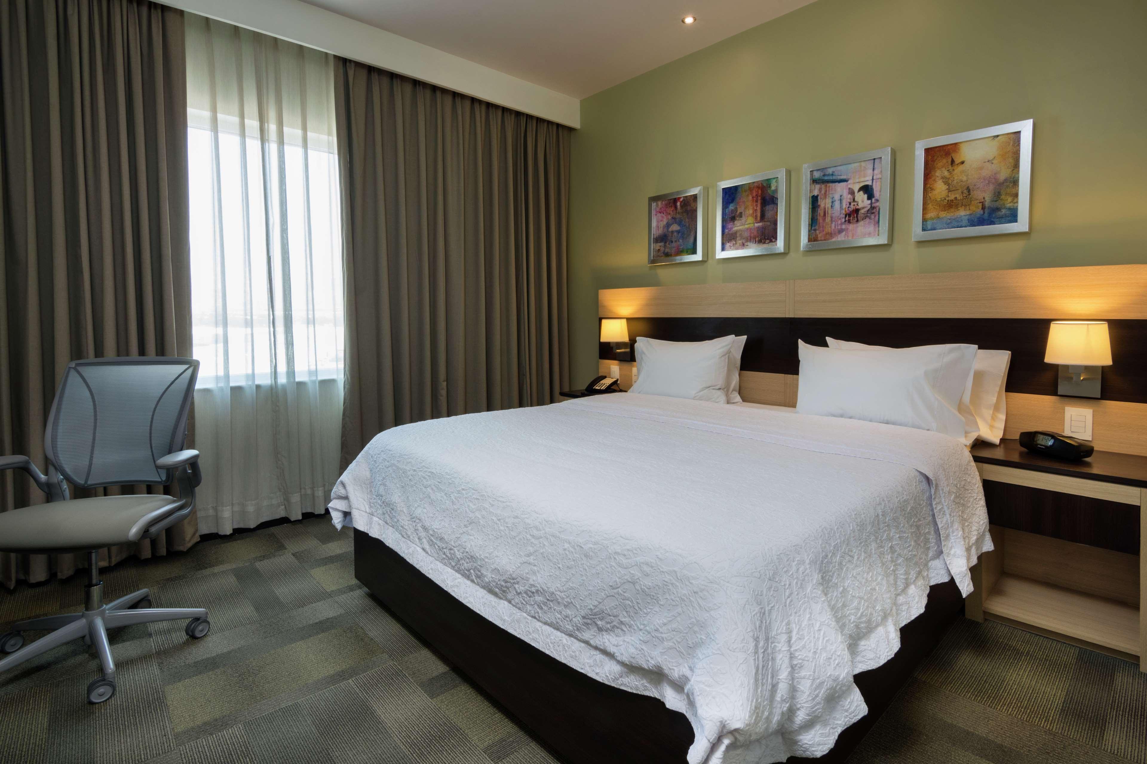 แฮมป์ตัน บาย ฮิลตัน ซิเลา-แอโรปวยร์โต บาคิโอ Hotel ภายนอก รูปภาพ