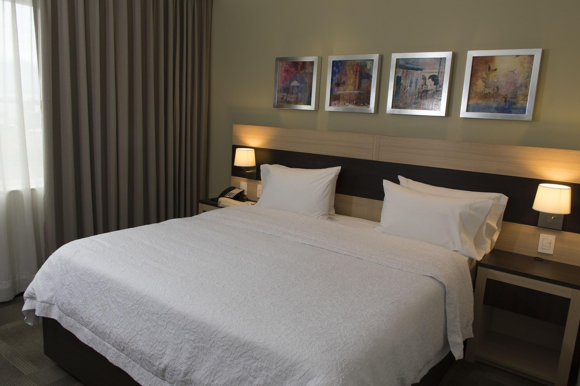 แฮมป์ตัน บาย ฮิลตัน ซิเลา-แอโรปวยร์โต บาคิโอ Hotel ภายนอก รูปภาพ