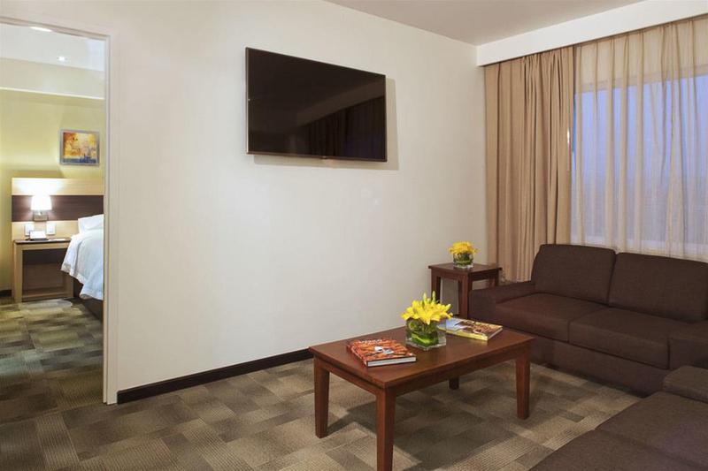 แฮมป์ตัน บาย ฮิลตัน ซิเลา-แอโรปวยร์โต บาคิโอ Hotel ภายนอก รูปภาพ