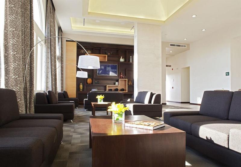 แฮมป์ตัน บาย ฮิลตัน ซิเลา-แอโรปวยร์โต บาคิโอ Hotel ภายนอก รูปภาพ