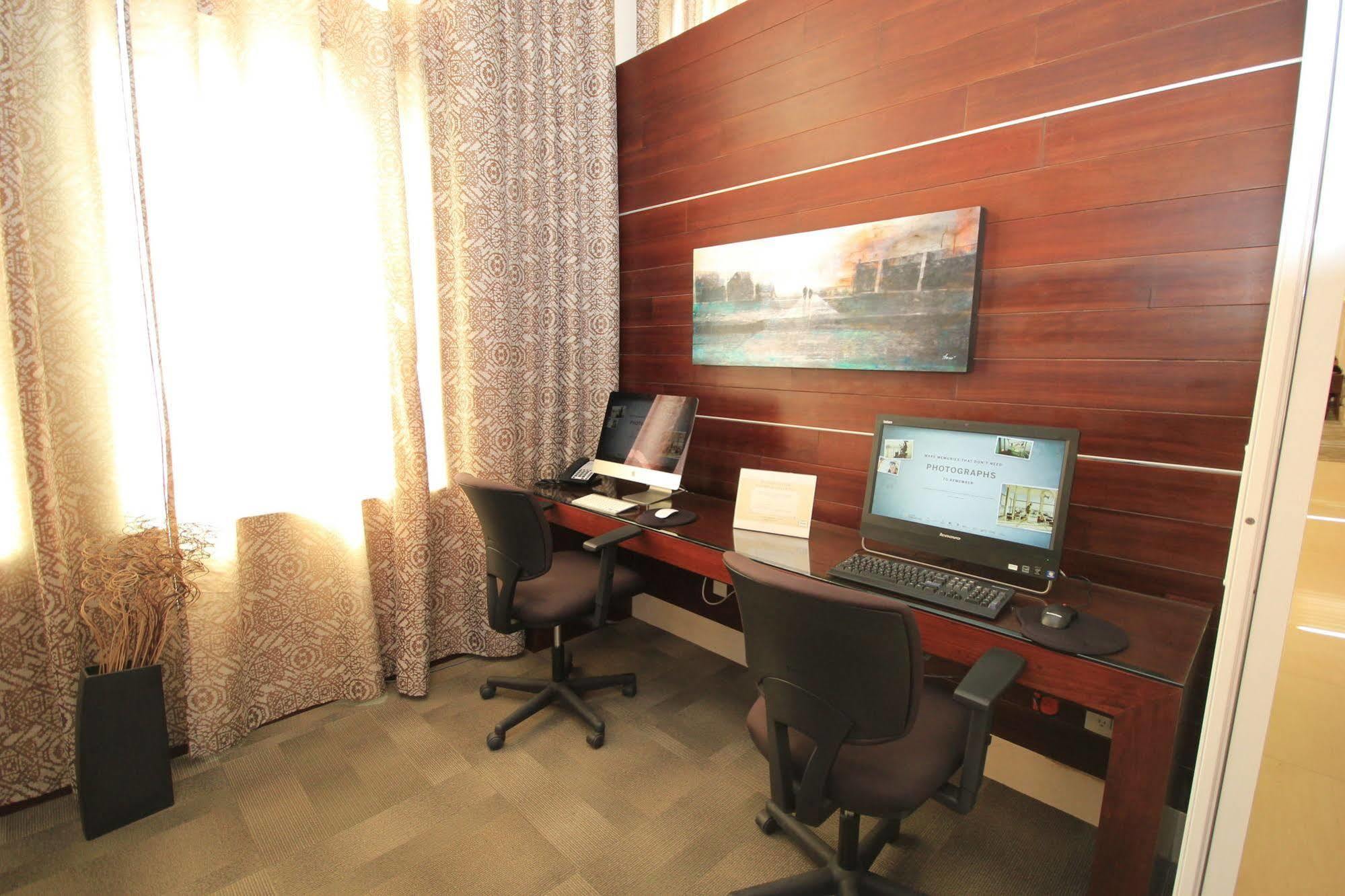 แฮมป์ตัน บาย ฮิลตัน ซิเลา-แอโรปวยร์โต บาคิโอ Hotel ภายนอก รูปภาพ